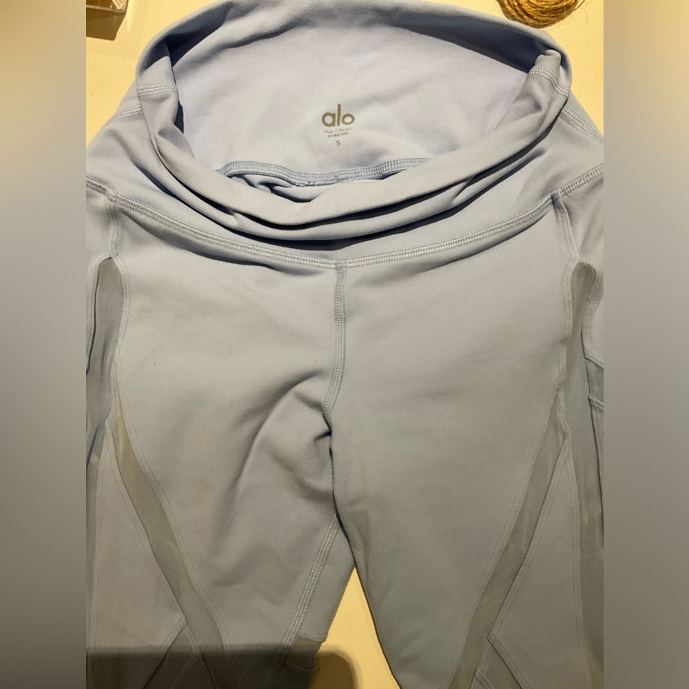 Alo capris - Picture 3 of 3
